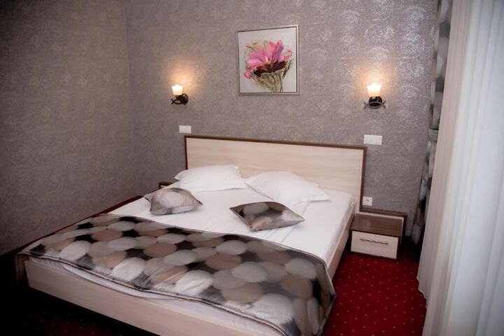 Room 12 of 98