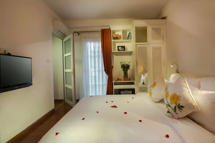 Room 11 of 48