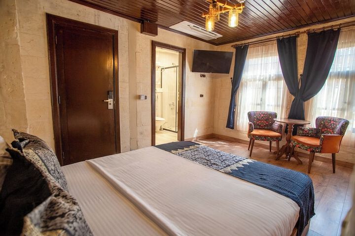 Room 4 of 10