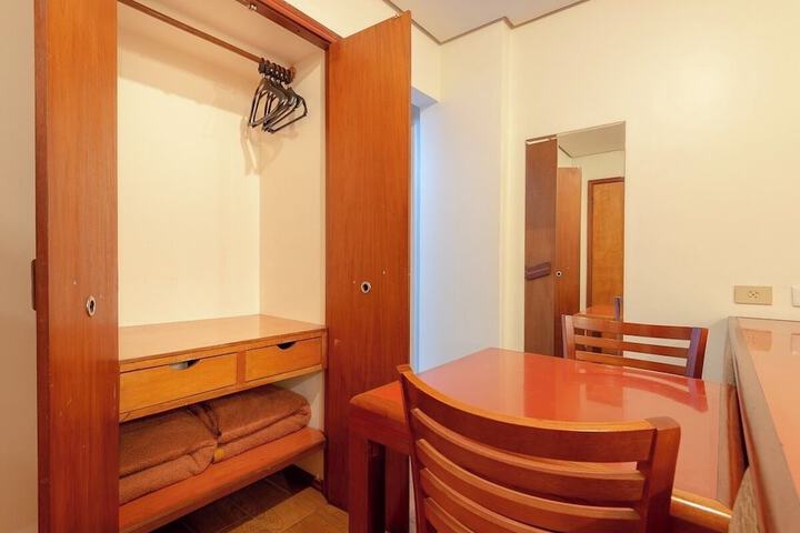 Room 33 of 64