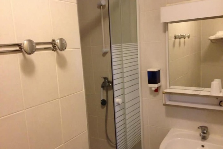 Room 12 of 16