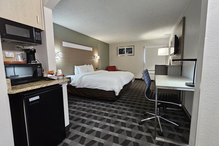 1 King Bed (26 of 36)