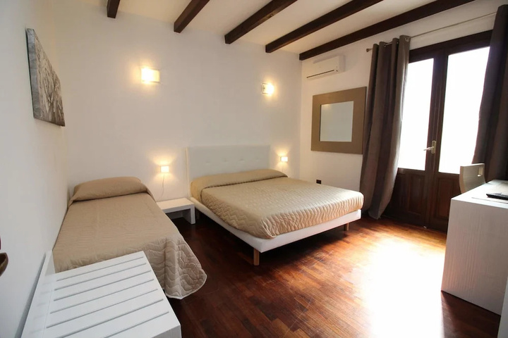 Room 8 of 24