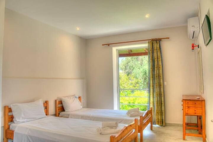 Room 36 of 121