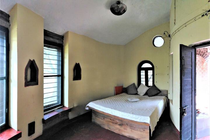 Room 8 of 36