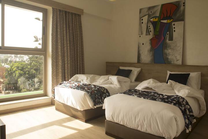 Room 10 of 33