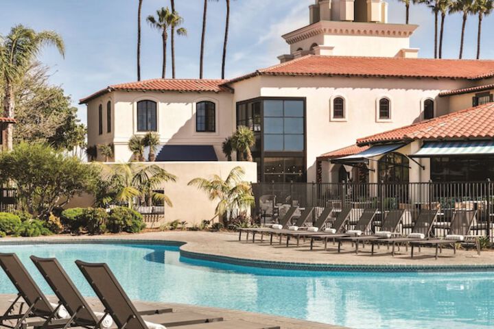 Zachari Dunes on Mandalay Beach Curio Collection by Hilton Oxnard ...