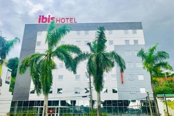 Hotel Entry
