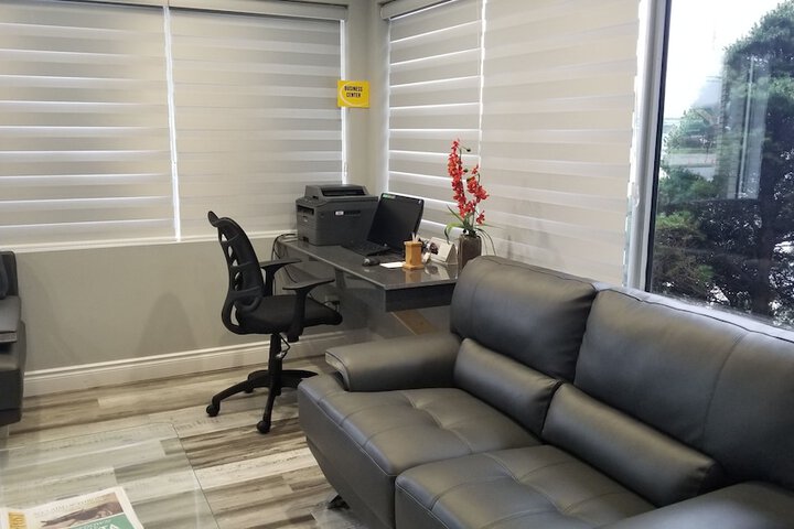 Business Center 34 of 44