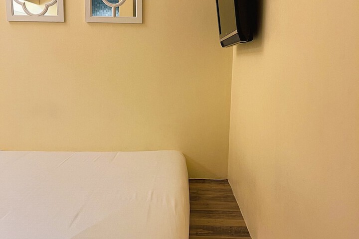 Room 20 of 34