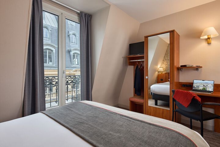 Room 15 of 34