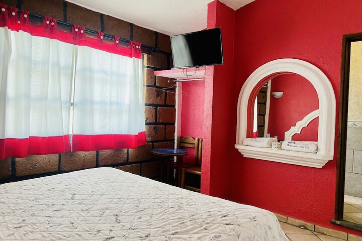 Room 4 of 28