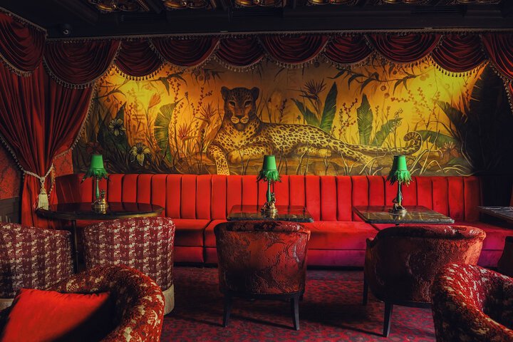 Lounge 51 of 59