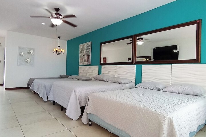 Room 4 of 40