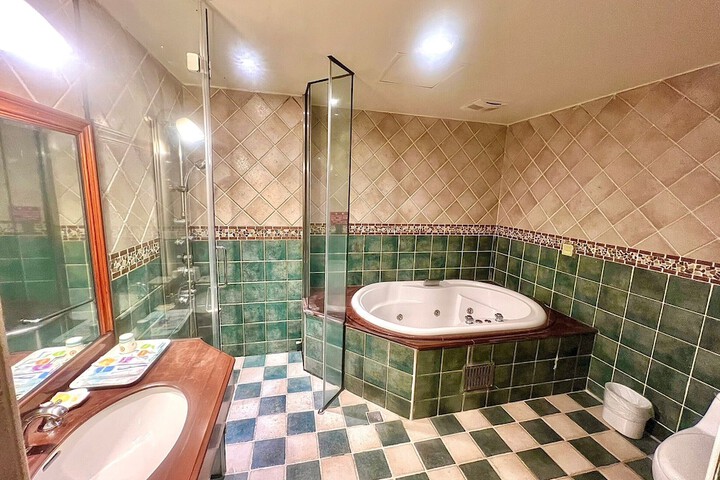 Room 14 of 23