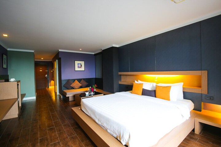 Room 21 of 153
