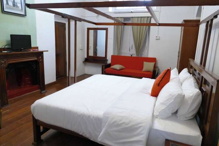 Room 6 of 24