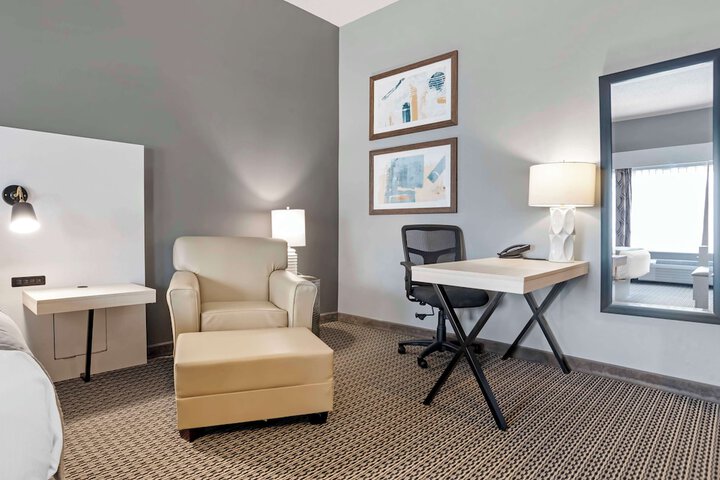 Room 17 of 37