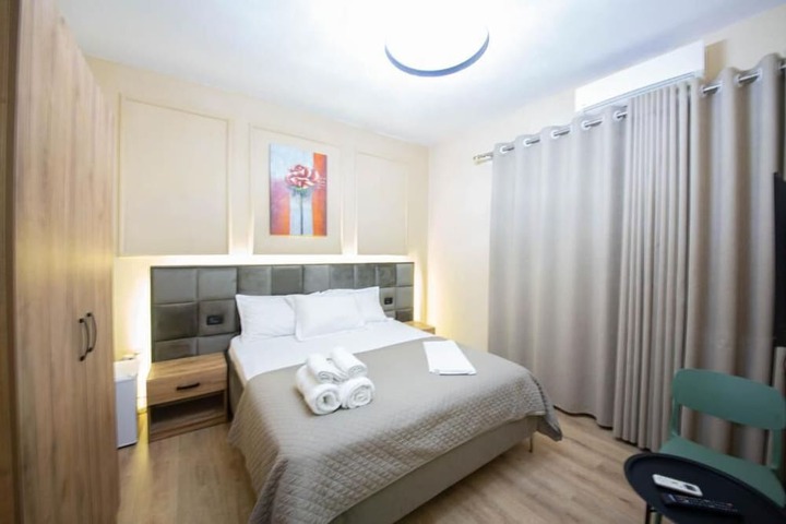 Room 4 of 25