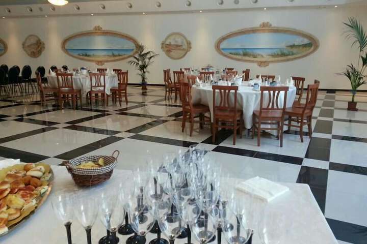 Banquet hall
