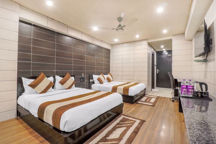 Room 5 of 16
