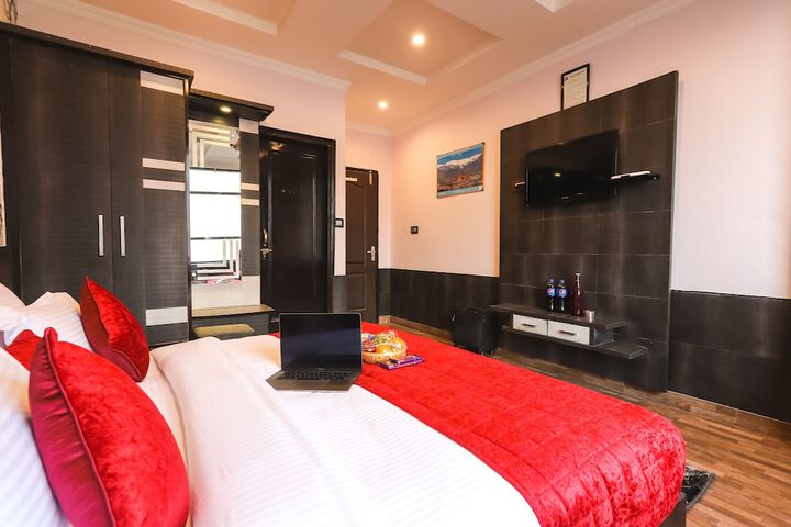 Room 8 of 65
