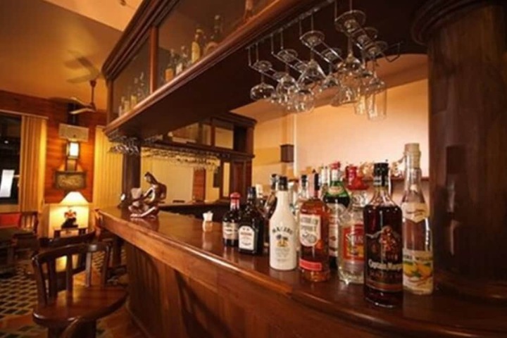 Lounge 41 of 51