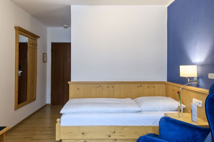 Room 13 of 30