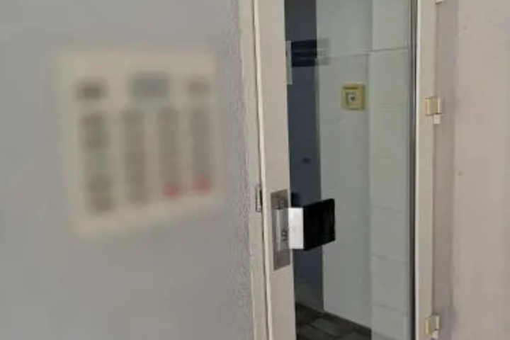 Room 9 of 10