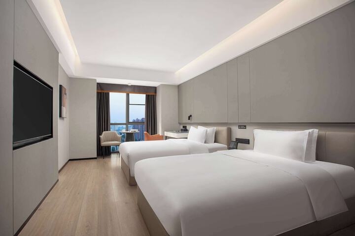 Room 5 of 18