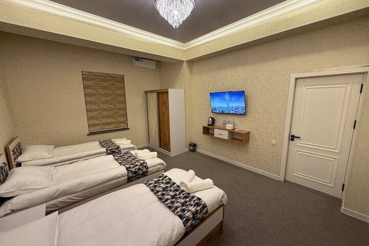 Room 13 of 33