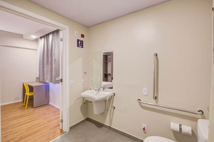 Room 26 of 40
