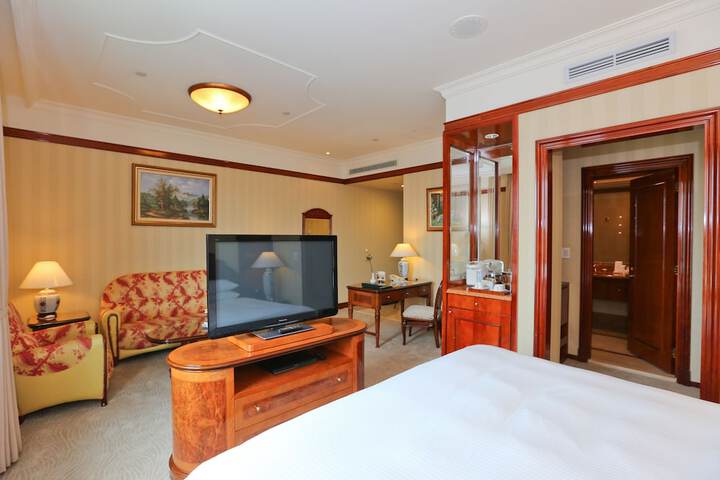 Room 5 of 39