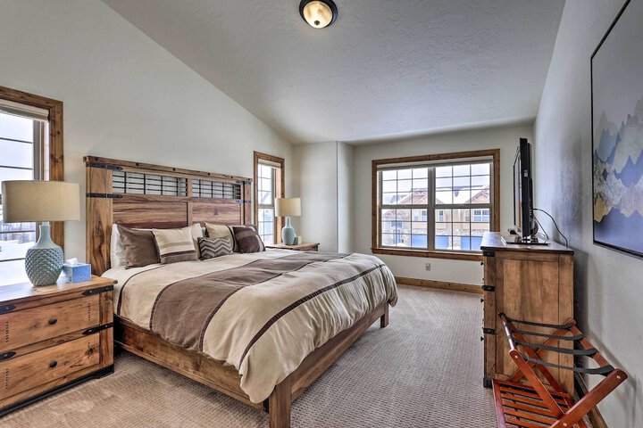 Luxe Rocky Mtn Retreat w / Hot Tub - by Winter Park