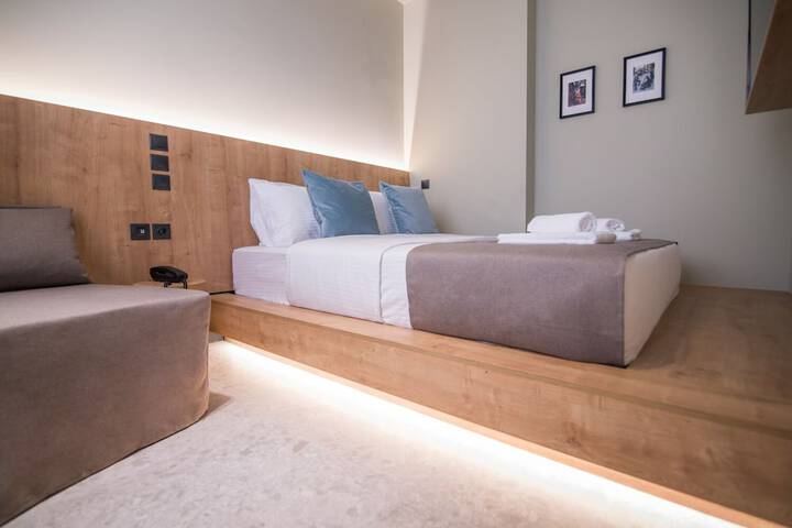 Room 10 of 77