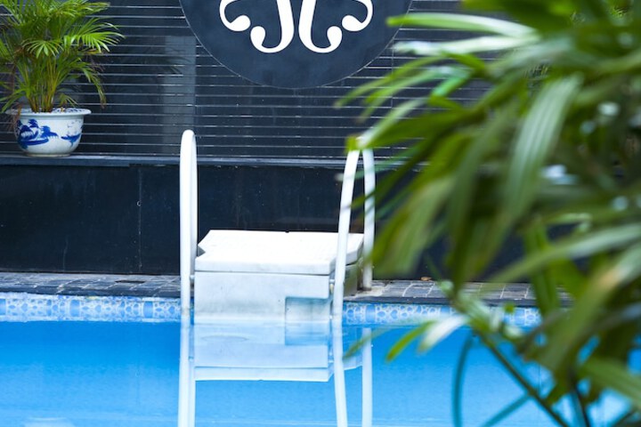 Hotel with Pool