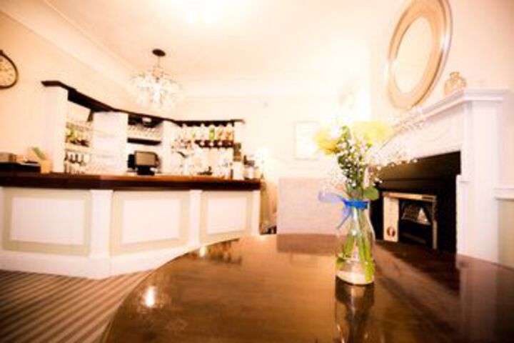 Lounge 85 of 109