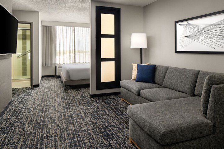 Room 8 of 33
