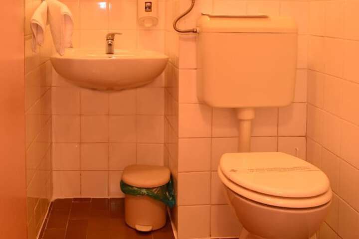 Room 15 of 34