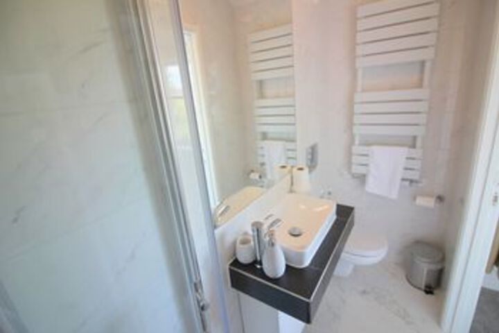 Room 5 of 39