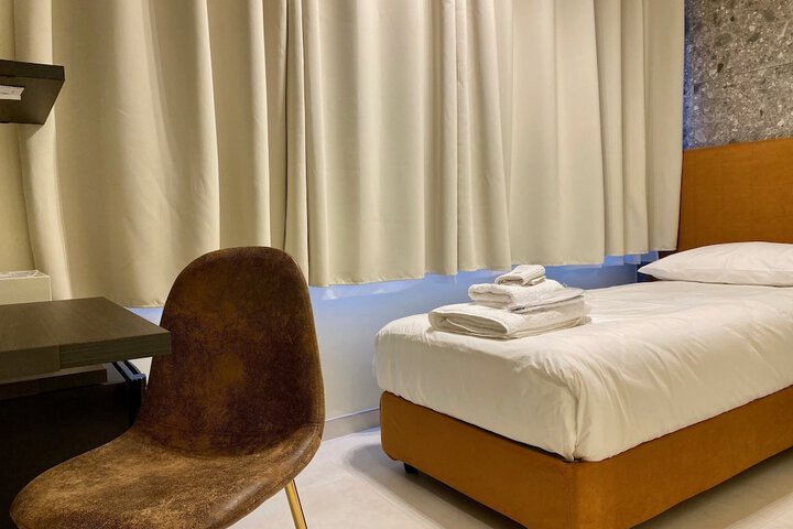 Room 9 of 21