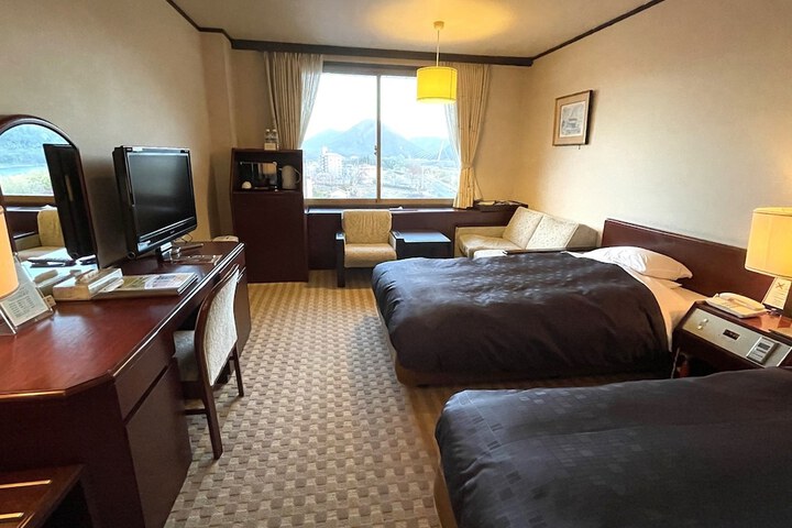 Room 27 of 105
