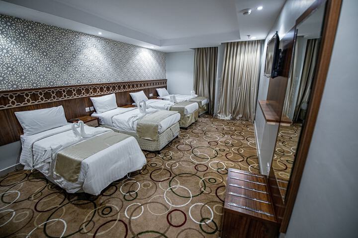 Room 8 of 12