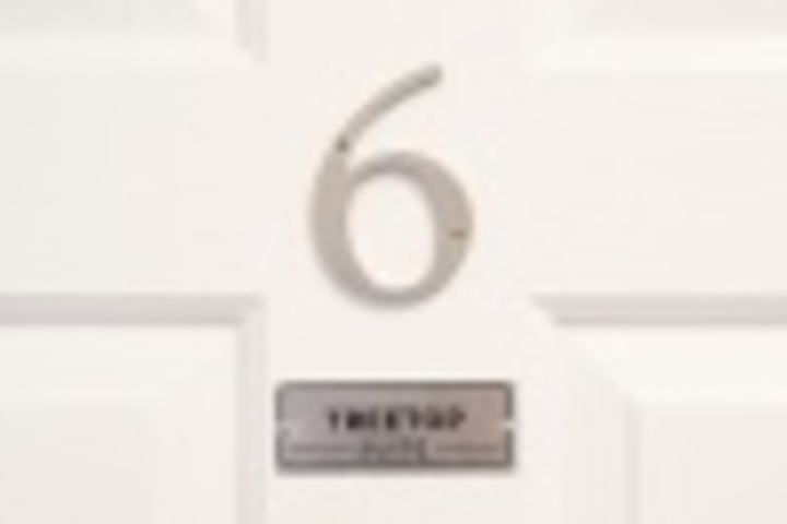 Room 352 of 671