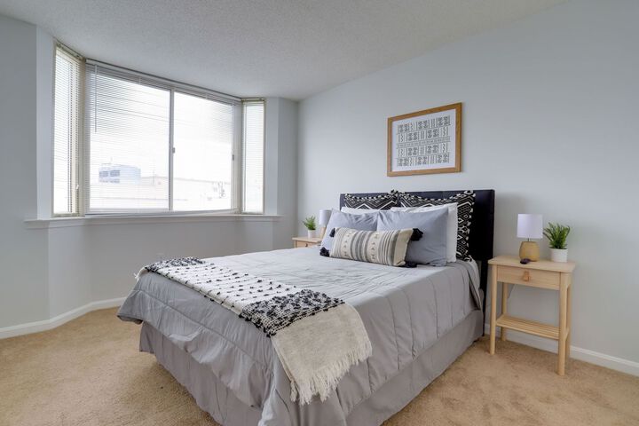Room 160 of 195
