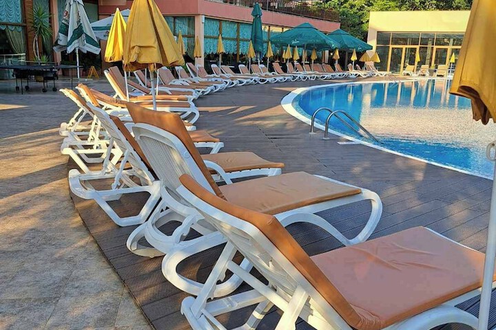 Pool 73 of 98