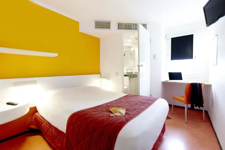 Room 2 of 33