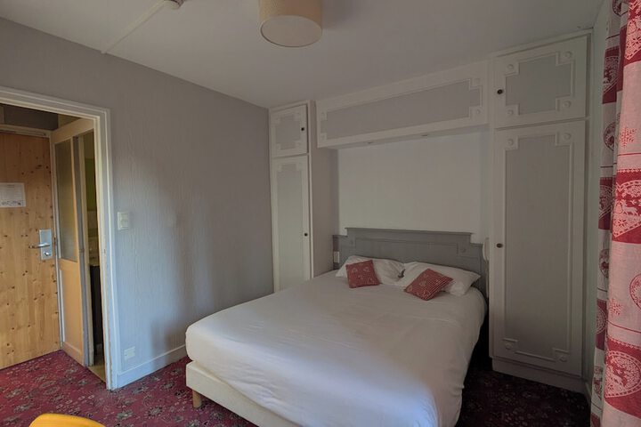 Room 3 of 27
