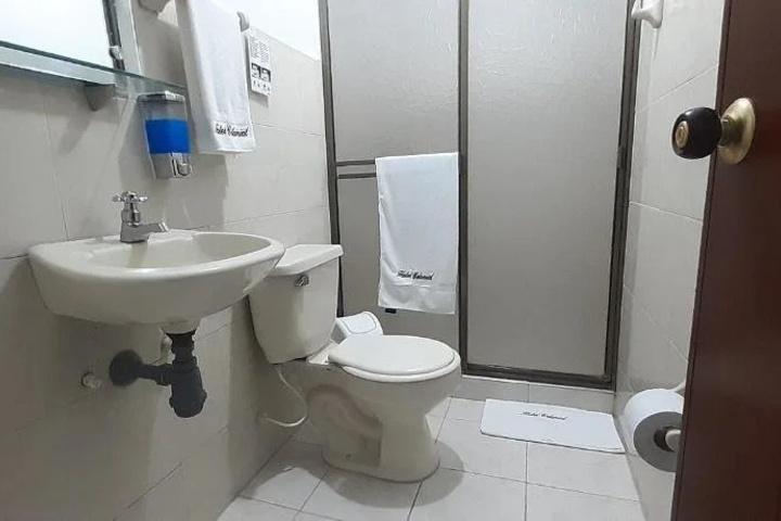 Room 7 of 13