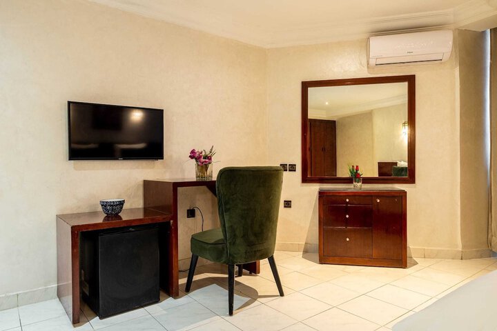 Room 4 of 67